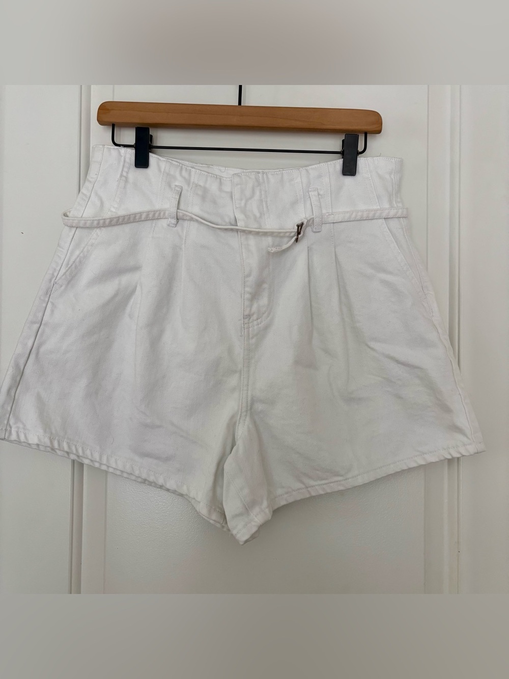 BLANKNYC pleated denim shorts 30 belted vintage inspired
